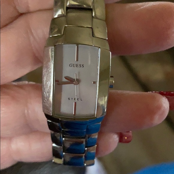 Guess silver watch with very few marks ! - Picture 2 of 3